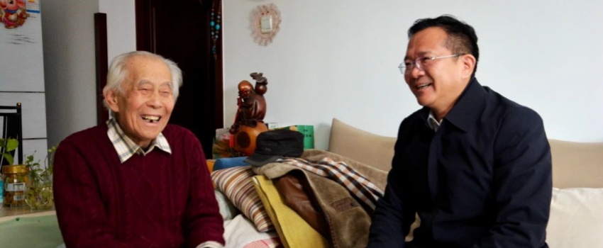 中國樂(lè )凱黨委領(lǐng)導看望慰問(wèn)樂(lè )凱老領(lǐng)導、老專(zhuān)家、老干部、老黨員及生活困難職工