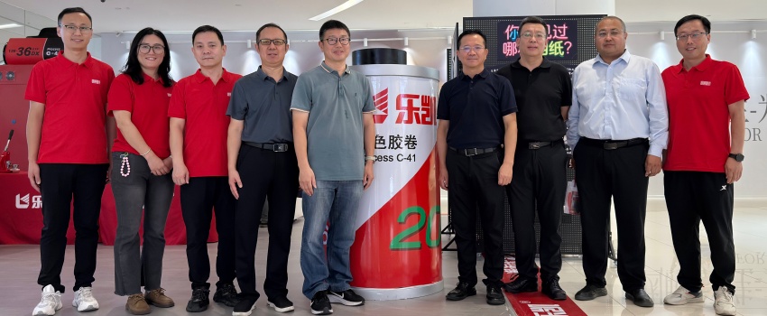 樂(lè )凱膠片國慶亮相保定萬(wàn)博廣場(chǎng)，8天沉浸式體驗點(diǎn)燃市民光影熱情