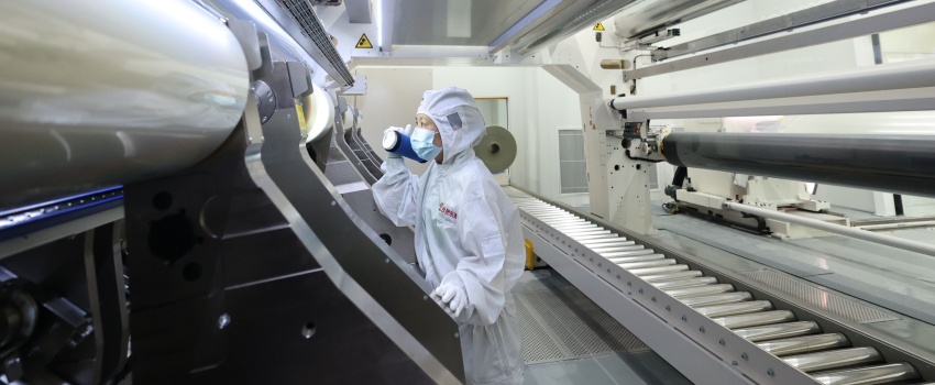 技術(shù)攻堅結碩果！合肥樂(lè )凱成功下線(xiàn)超寬幅超薄高端光學(xué)聚酯薄膜